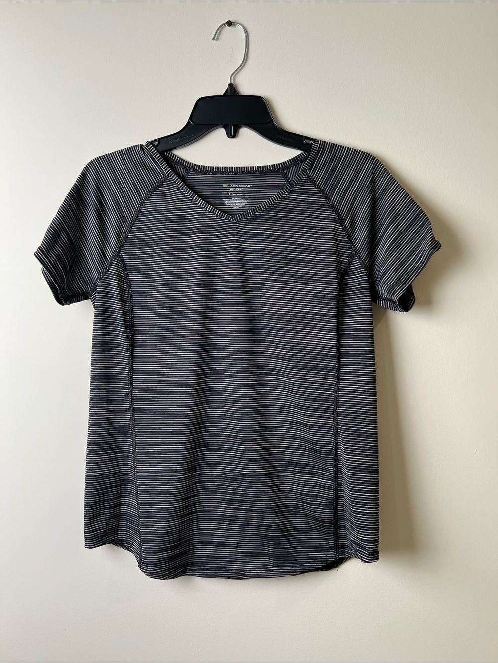 TEK GEAR DRYTEK Women’s Short Sleeve 
Black and White top
